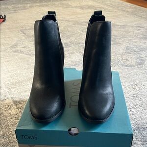 TOMS Women's Sleek Black waxy reverse leather Booties never worn